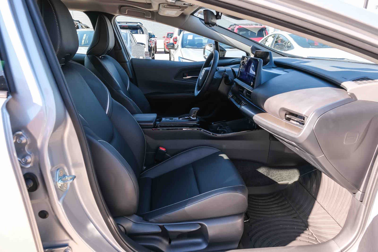 2025 Toyota Prius Limited - Photo 18