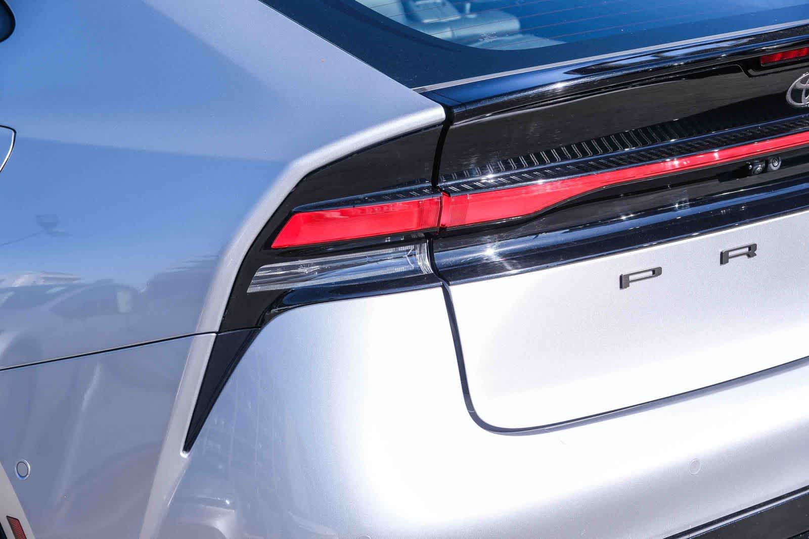 2025 Toyota Prius Limited - Photo 7