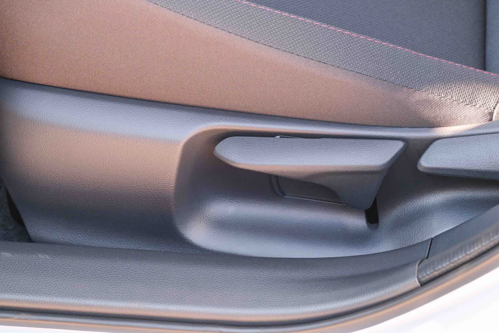 2026 Toyota Prius Plug-in Hybrid SE - Photo 24