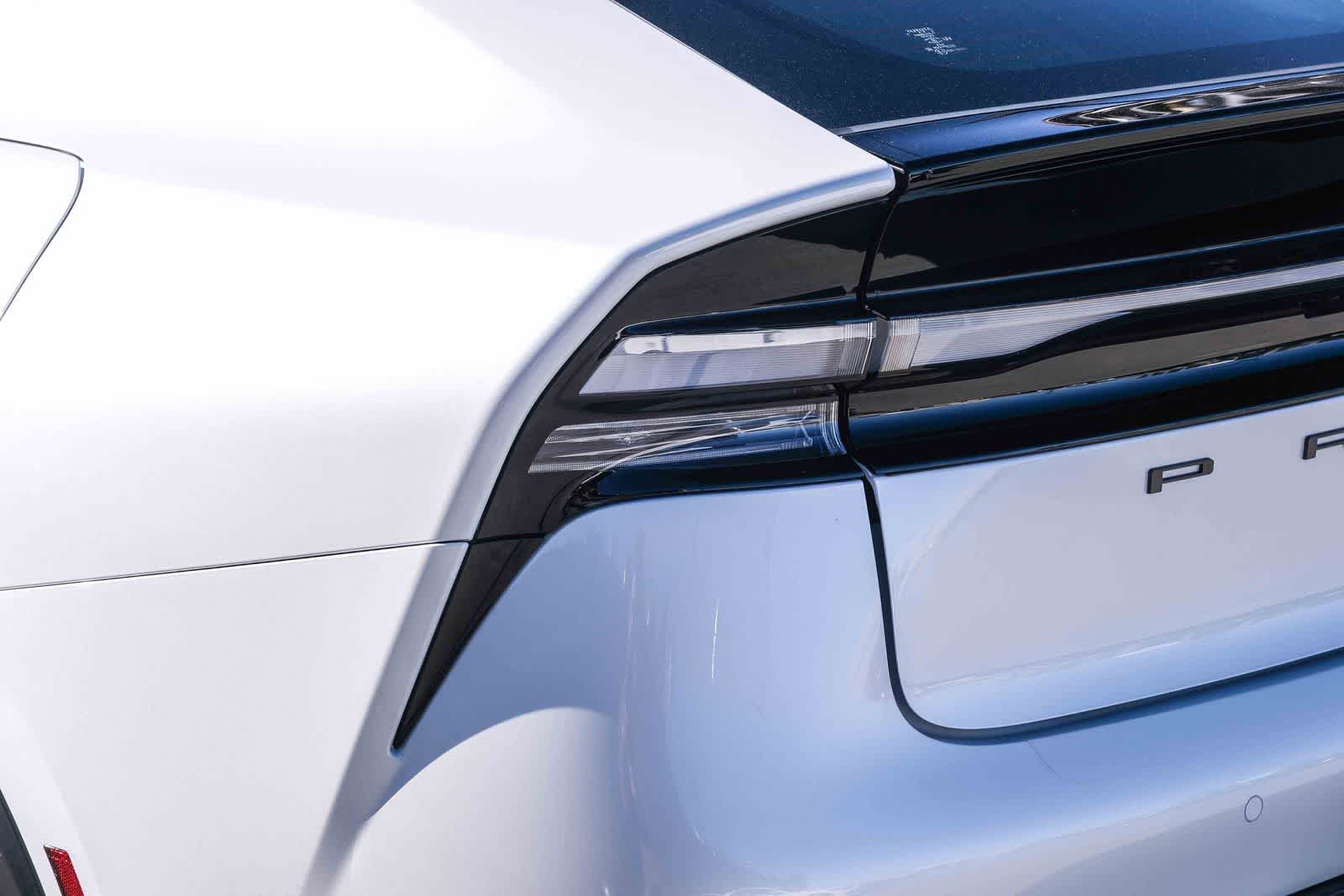 2026 Toyota Prius Plug-in Hybrid SE - Photo 7