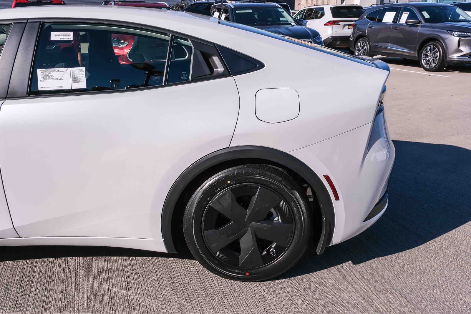 2026 Toyota Prius Plug-in Hybrid SE - Photo 8