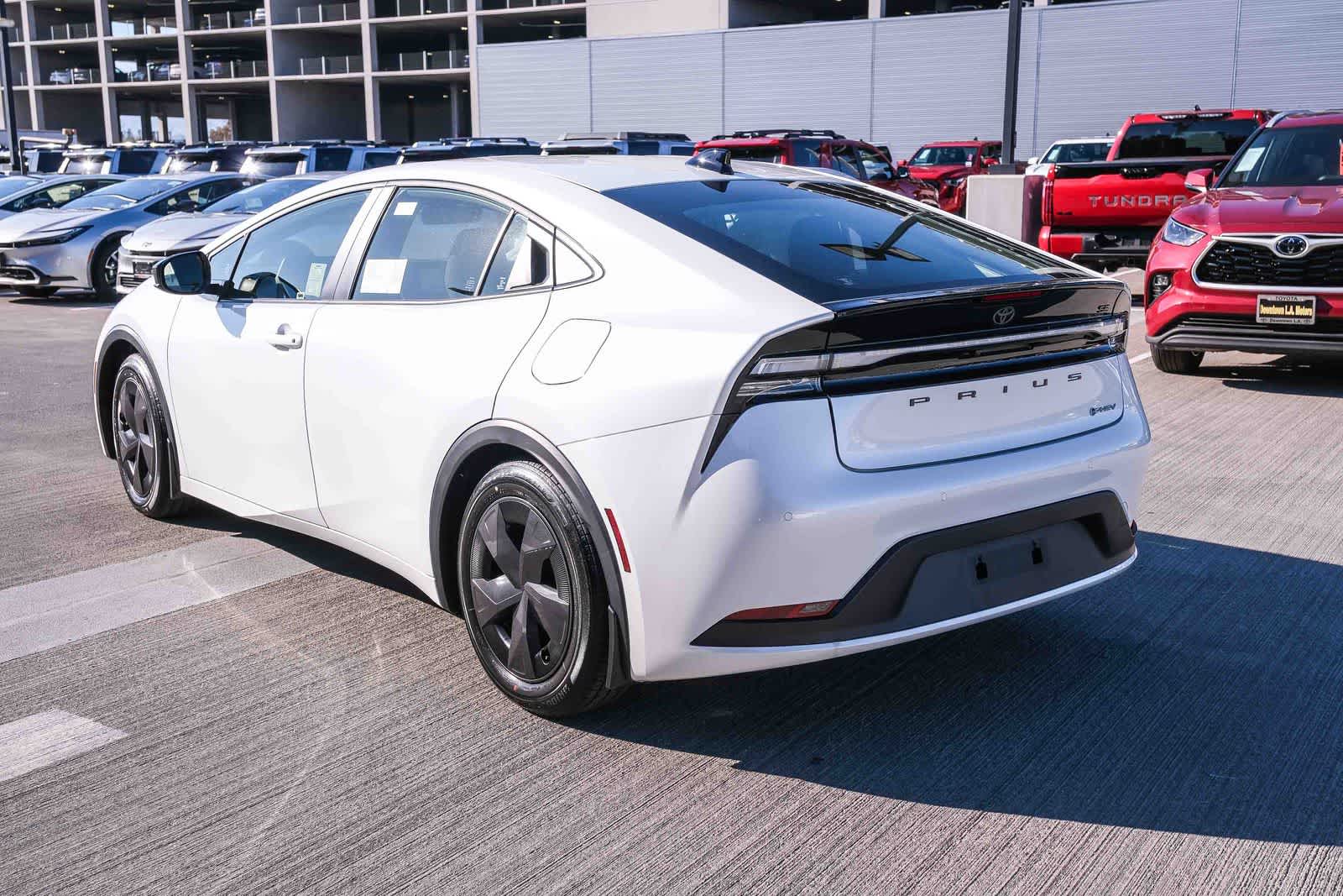 2026 Toyota Prius Plug-in Hybrid SE - Photo 6