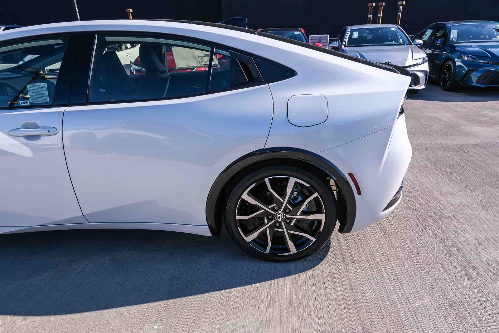 2026 Toyota Prius Plug-in Hybrid XSE - Photo 8