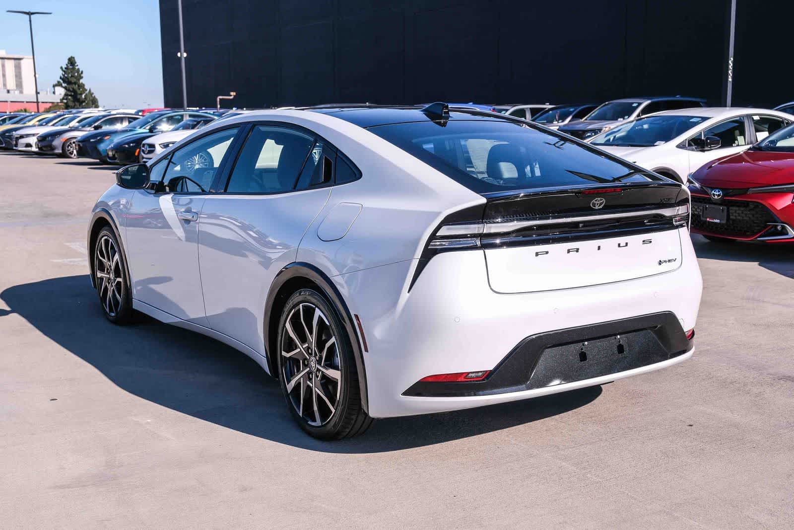 2026 Toyota Prius Plug-in Hybrid XSE - Photo 6