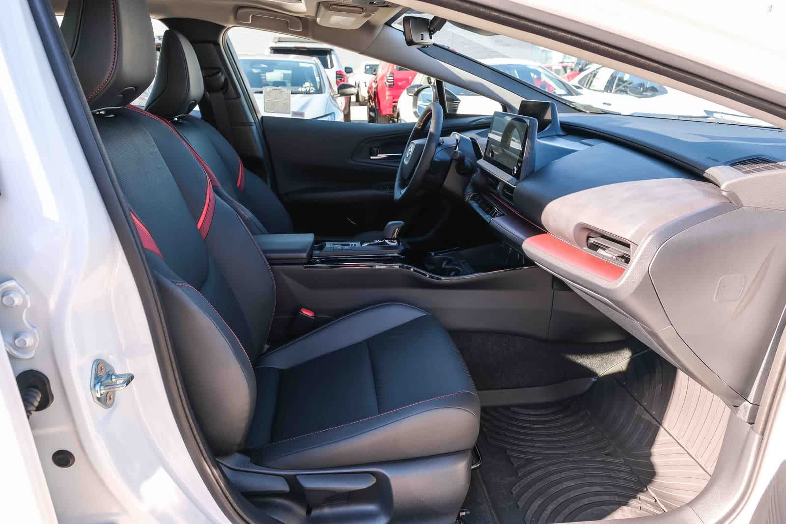 2026 Toyota Prius Plug-in Hybrid XSE - Photo 18