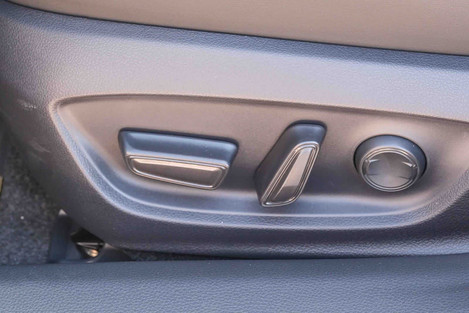 2026 Toyota Prius Plug-in Hybrid XSE - Photo 24