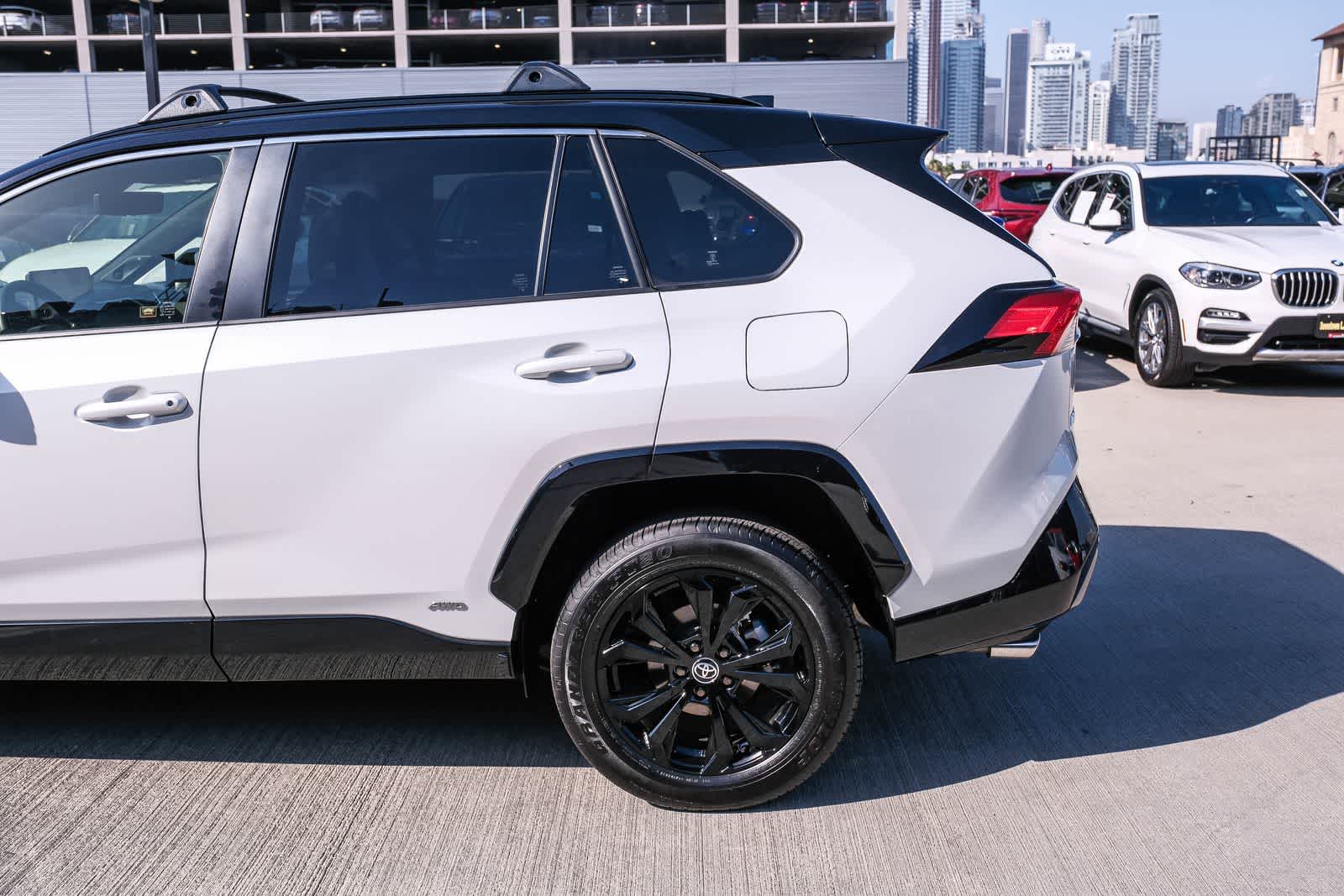 4袋 ホワイトヴェール New Wind Chill Pearl with Midnight Black Metallic roof [extra cost