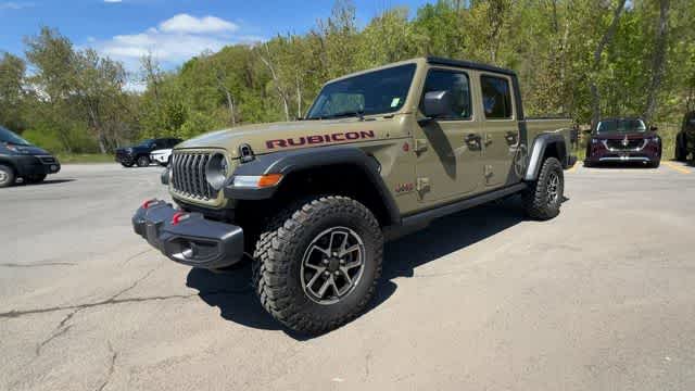View vehicle photo 4
