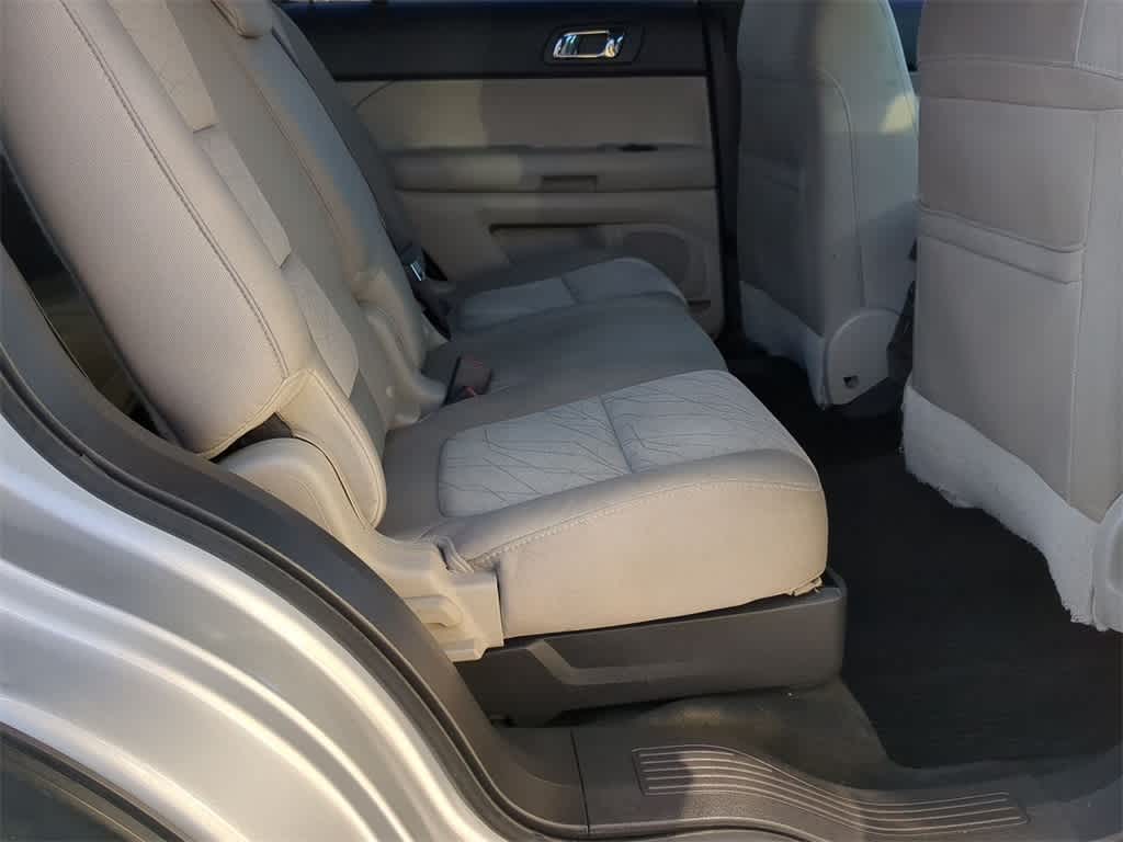 2013 Ford Explorer Base 21