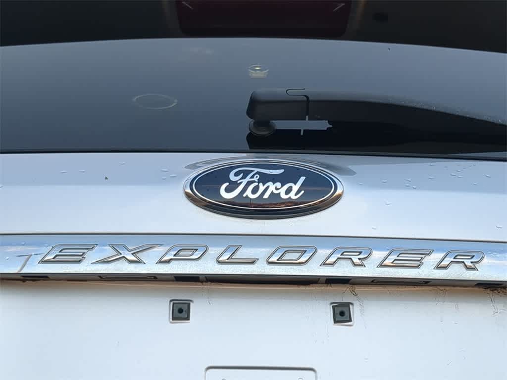 2013 Ford Explorer Base 13