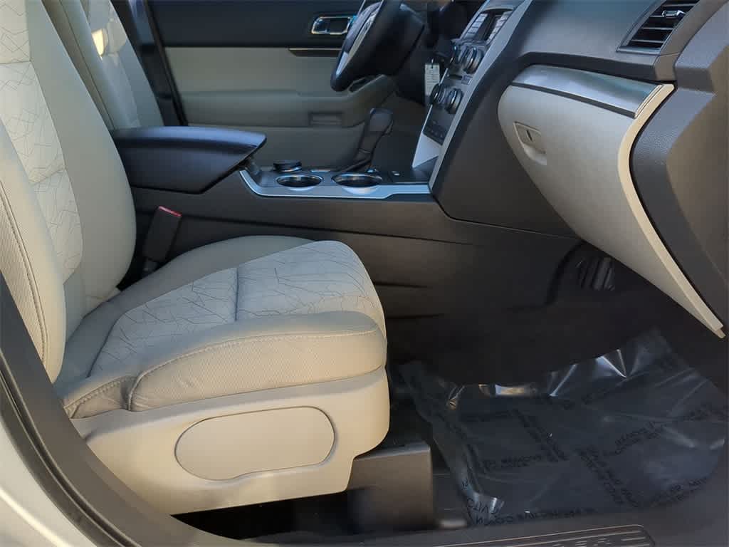 2013 Ford Explorer Base 22