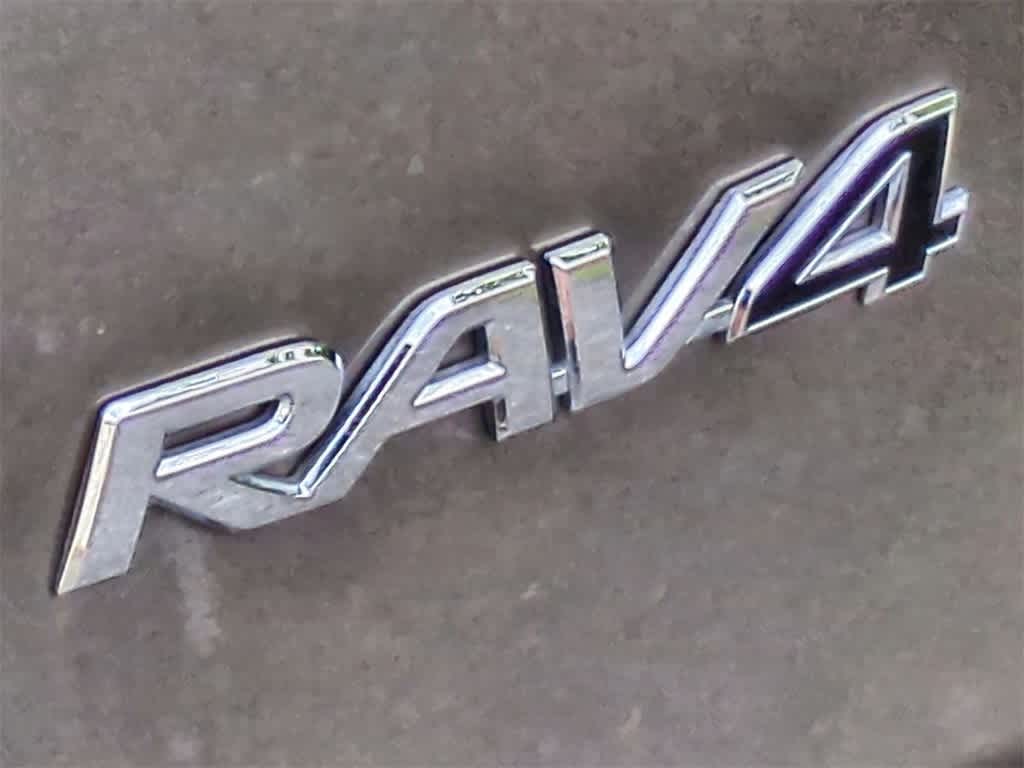 2015 Toyota RAV4 LE 12