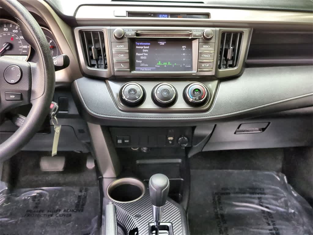 2015 Toyota RAV4 LE 27