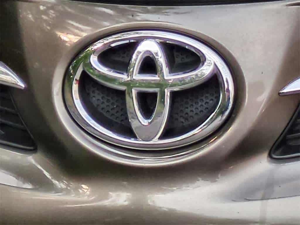 2015 Toyota RAV4 LE 11