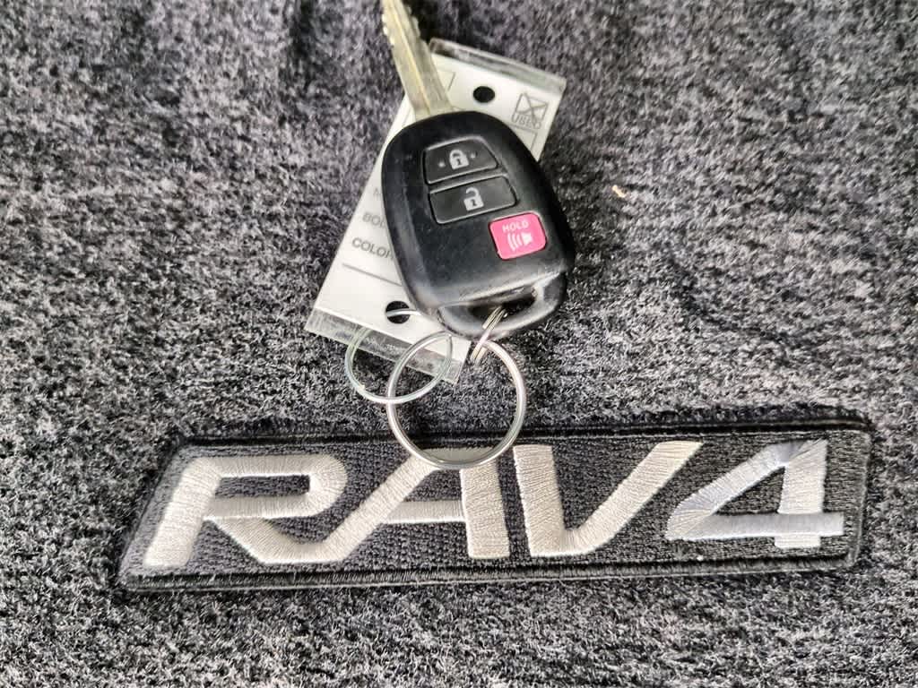 2015 Toyota RAV4 LE 34