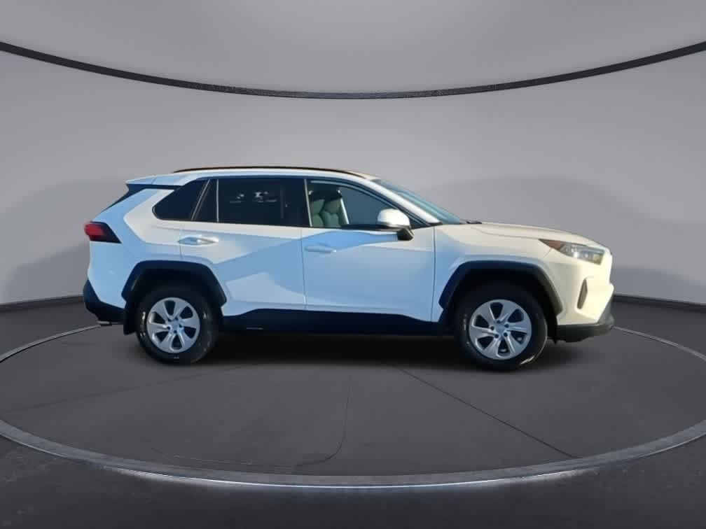 2019 Toyota RAV4 LE 9