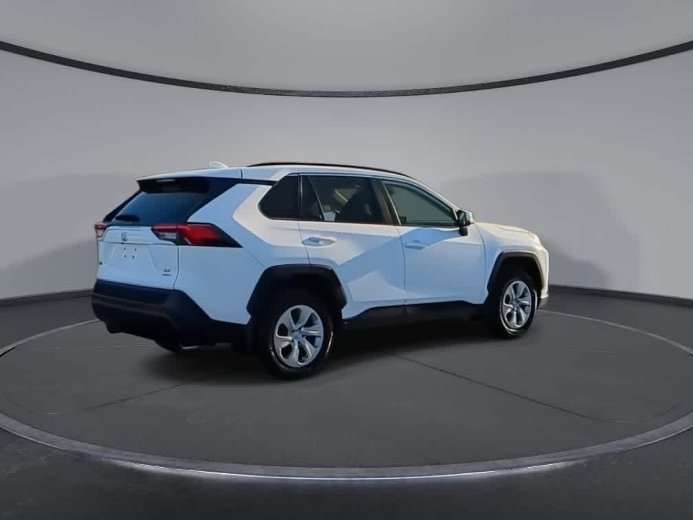 2019 Toyota RAV4 LE 8