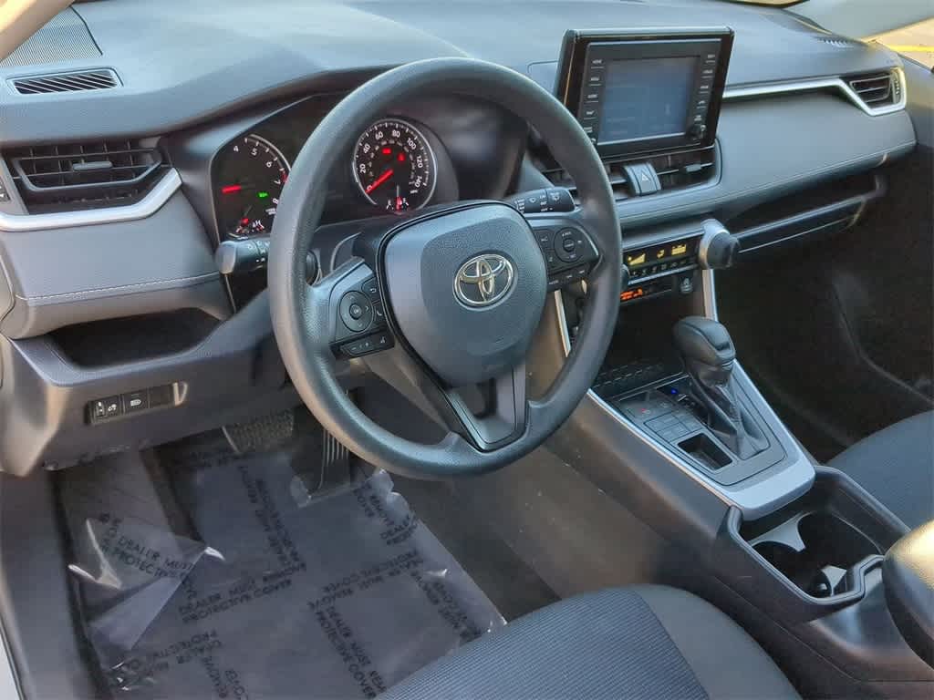 2019 Toyota RAV4 LE 10