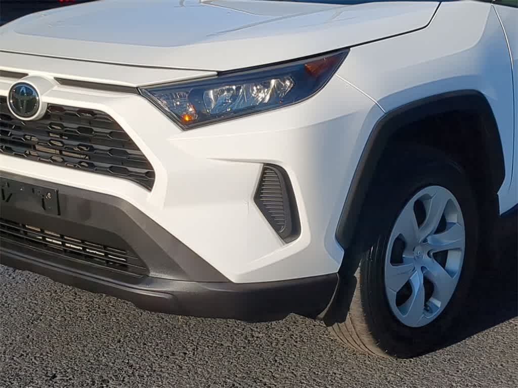 2019 Toyota RAV4 LE 11