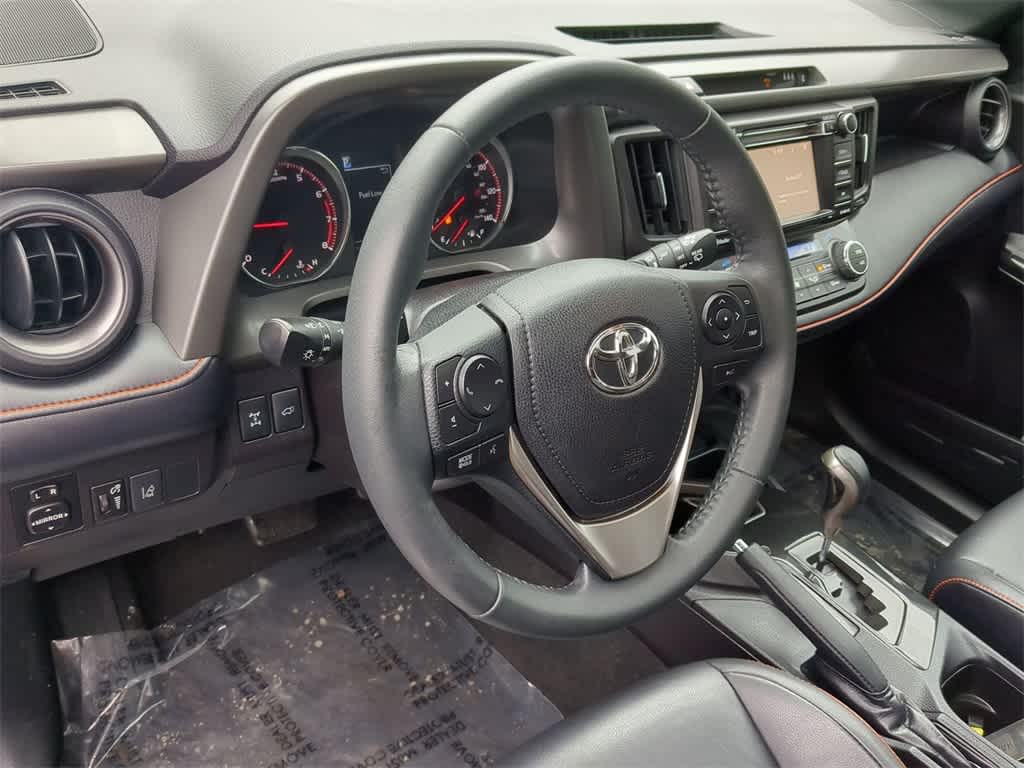 2017 Toyota RAV4 SE 10