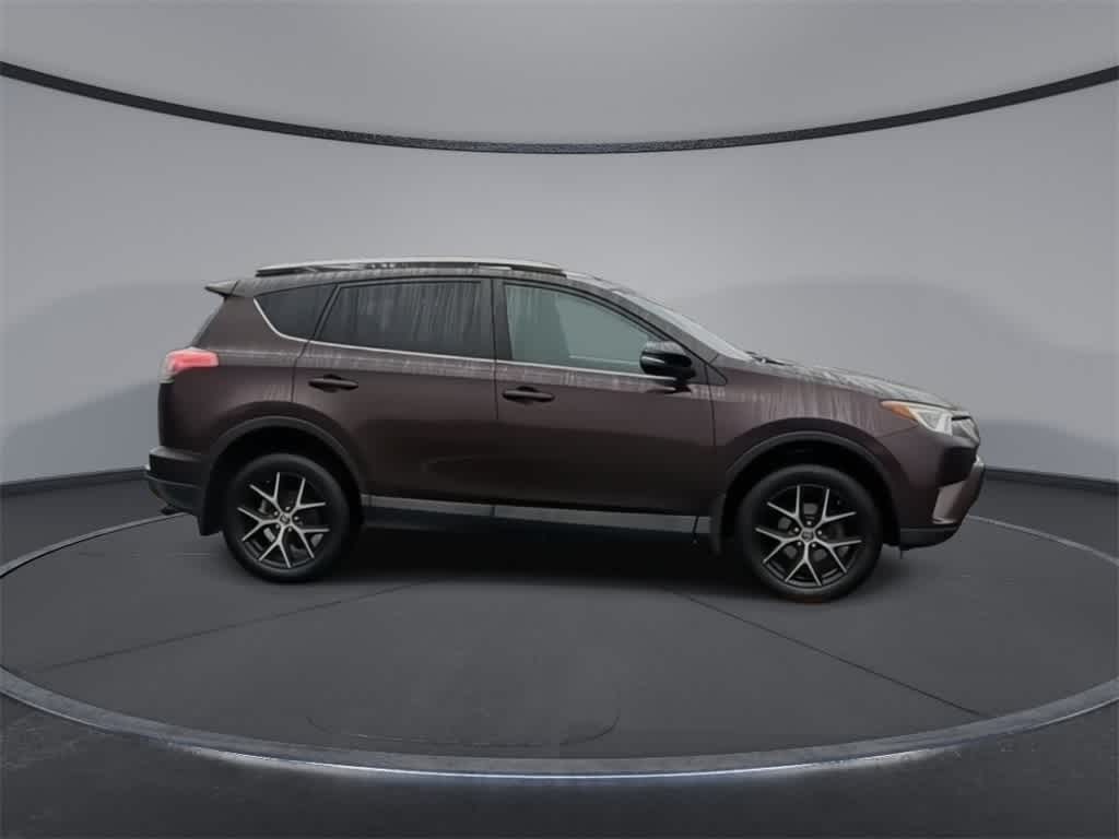 2017 Toyota RAV4 SE 9