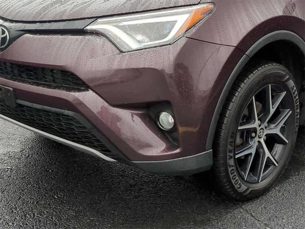 2017 Toyota RAV4 SE 11