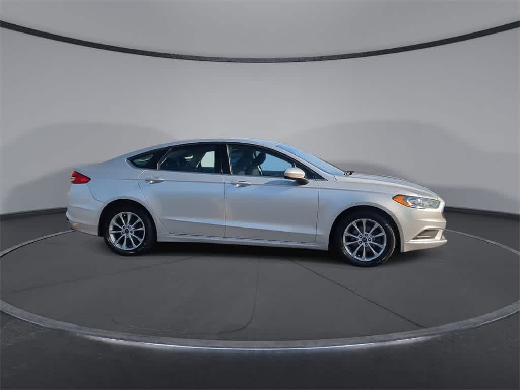 2017 Ford Fusion SE 9