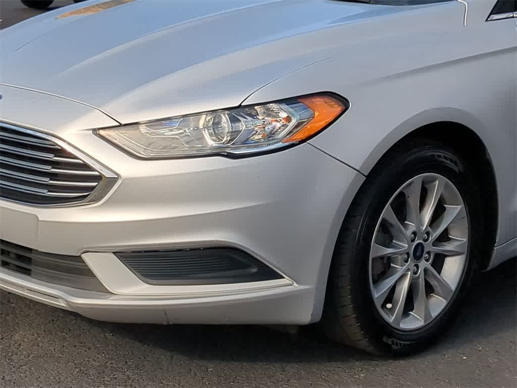 2017 Ford Fusion SE 11