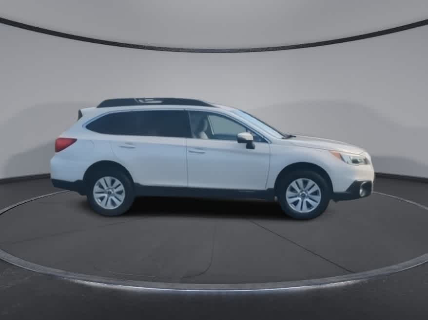 2017 Subaru Outback Premium 9