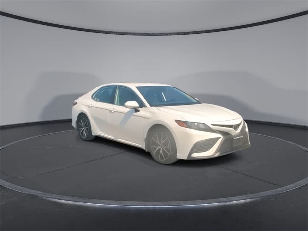 2023 Toyota Camry SE 2