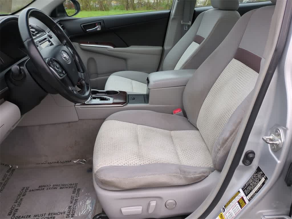 2013 Toyota Camry XLE 16