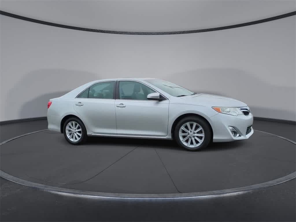 2013 Toyota Camry XLE 2