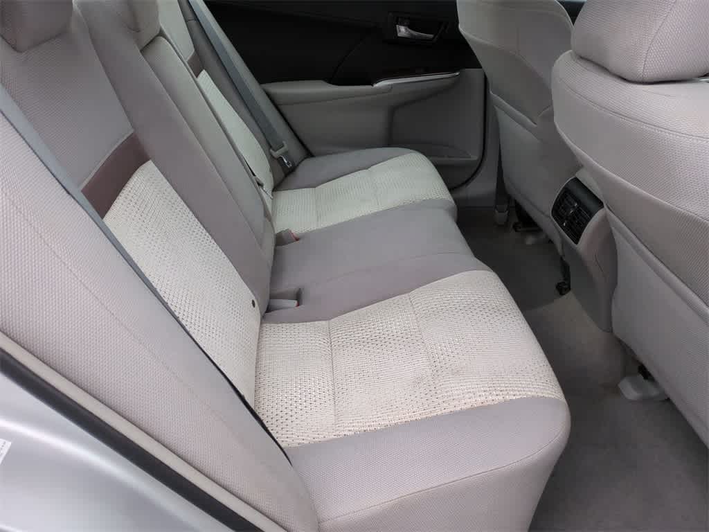 2013 Toyota Camry XLE 21
