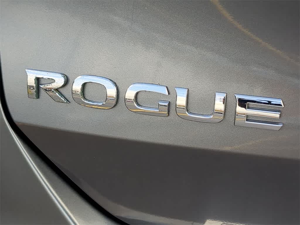 2015 Nissan Rogue SV 13