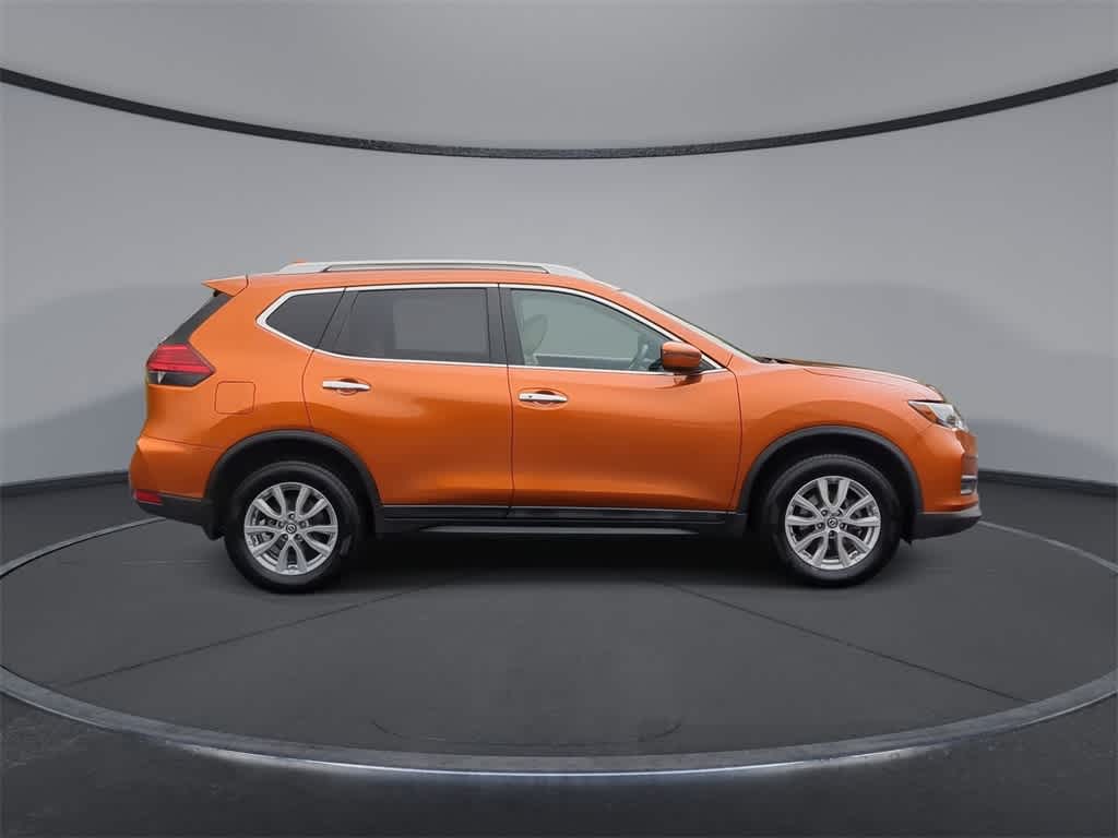 2017 Nissan Rogue SV 9