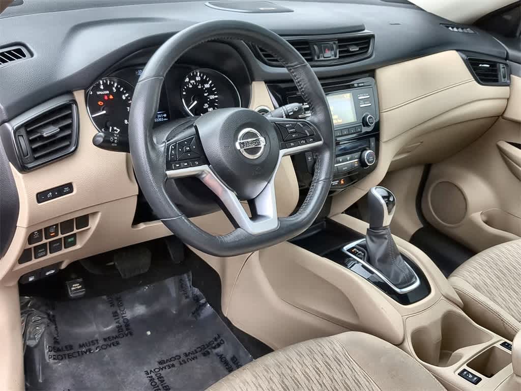 2017 Nissan Rogue SV 10