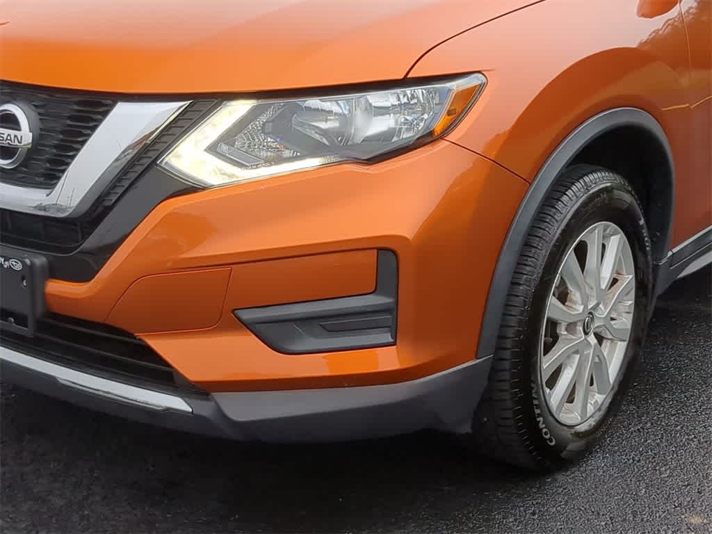 2017 Nissan Rogue SV 11