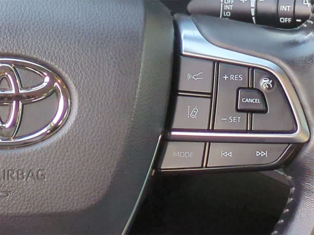 2021 Toyota Highlander Hybrid XLE 26