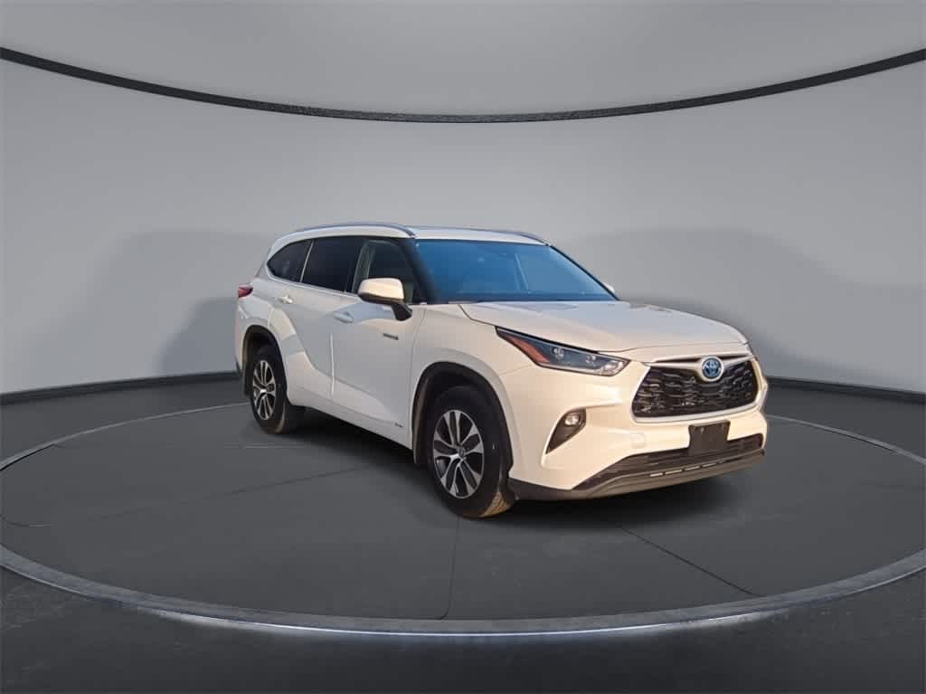 2021 Toyota Highlander Hybrid XLE 2