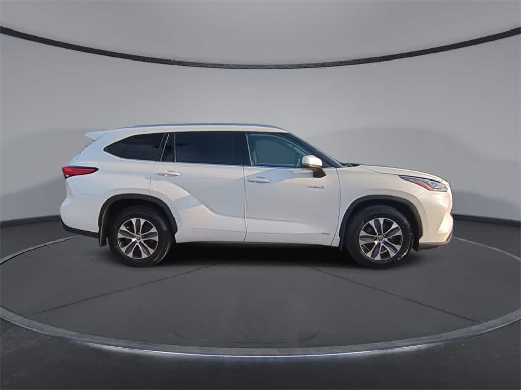 2021 Toyota Highlander Hybrid XLE 9