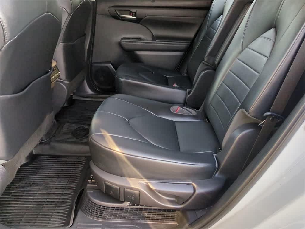 2021 Toyota Highlander Hybrid XLE 21