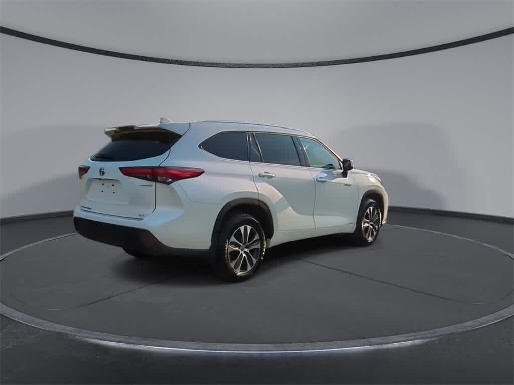 2021 Toyota Highlander Hybrid XLE 8