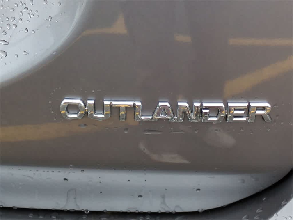 2019 Mitsubishi Outlander ES 12