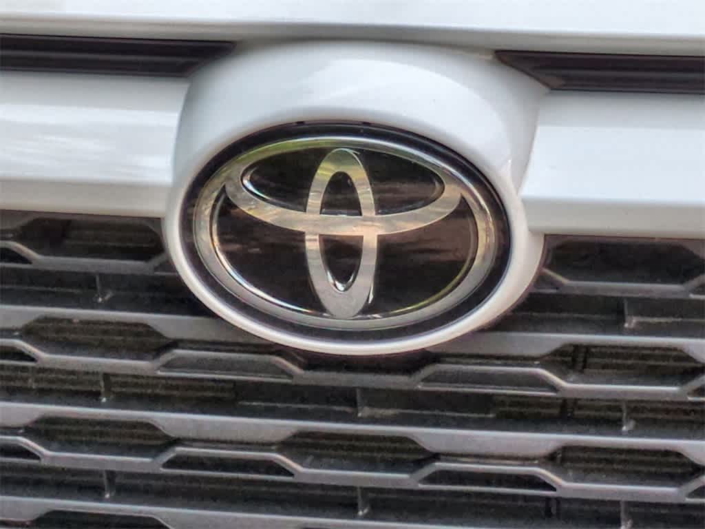 2020 Toyota RAV4 LE 11