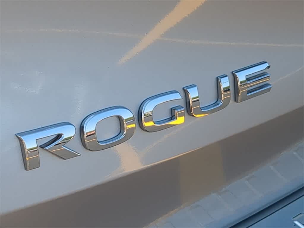 2016 Nissan Rogue SL 13