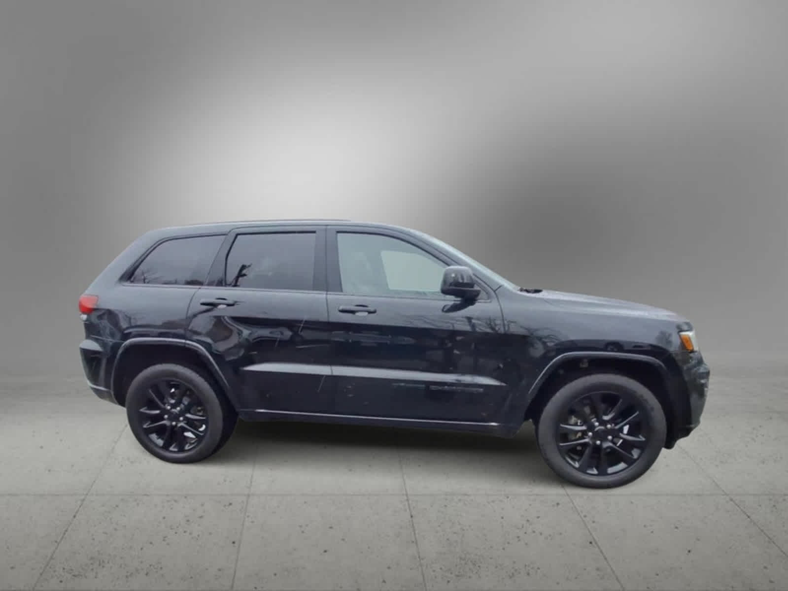 2020 Jeep Grand Cherokee Altitude 9