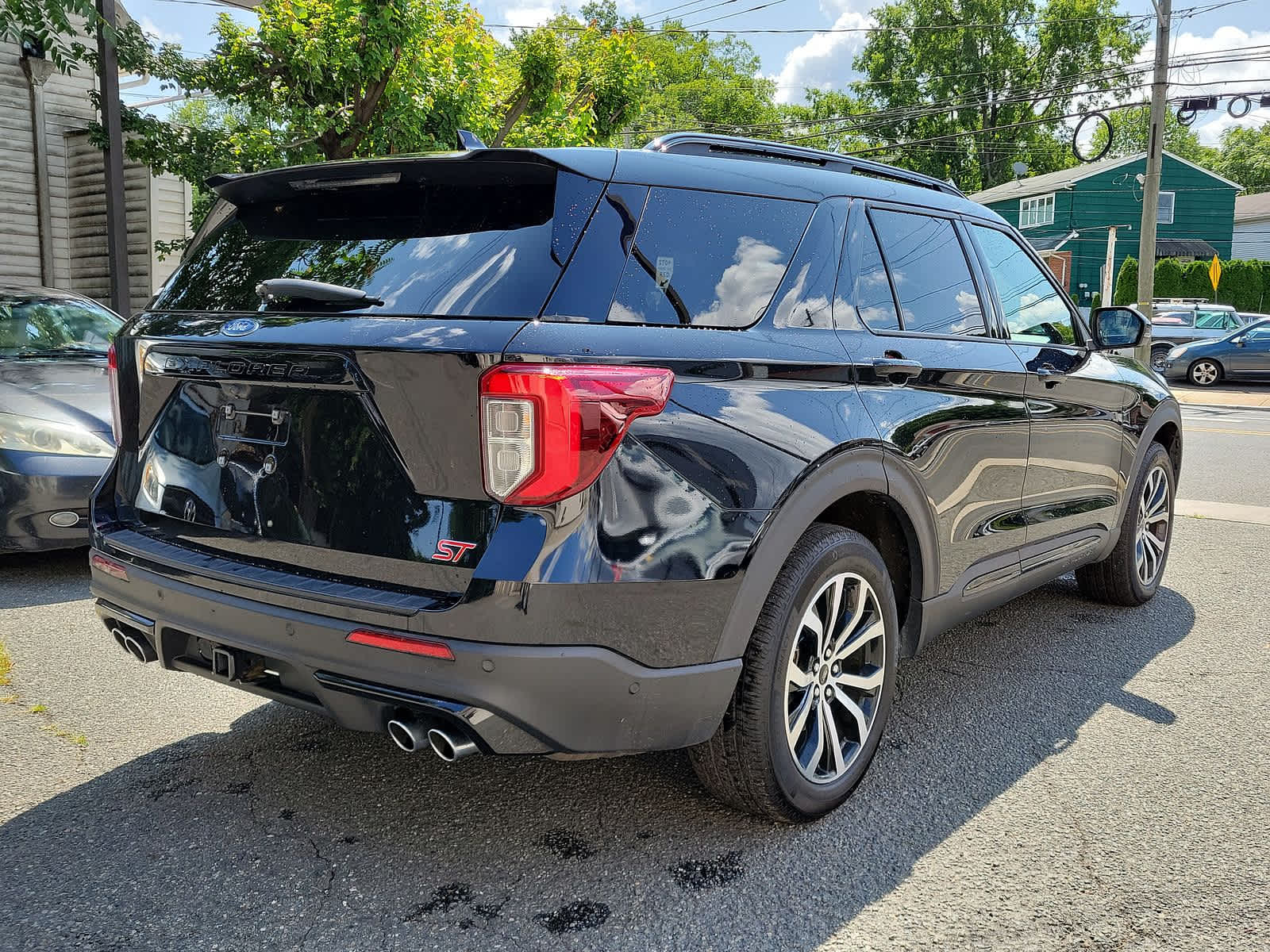 2020 Ford Explorer ST 23