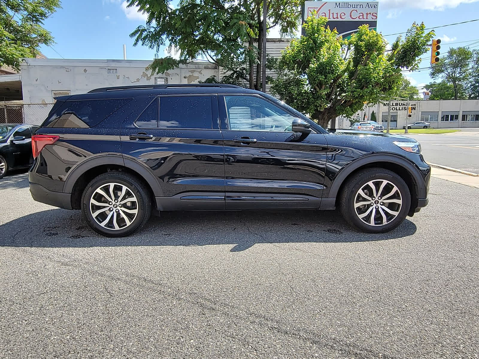 2020 Ford Explorer ST 24