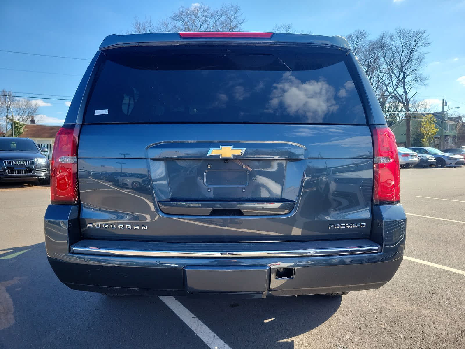 2019 Chevrolet Suburban Premier 23