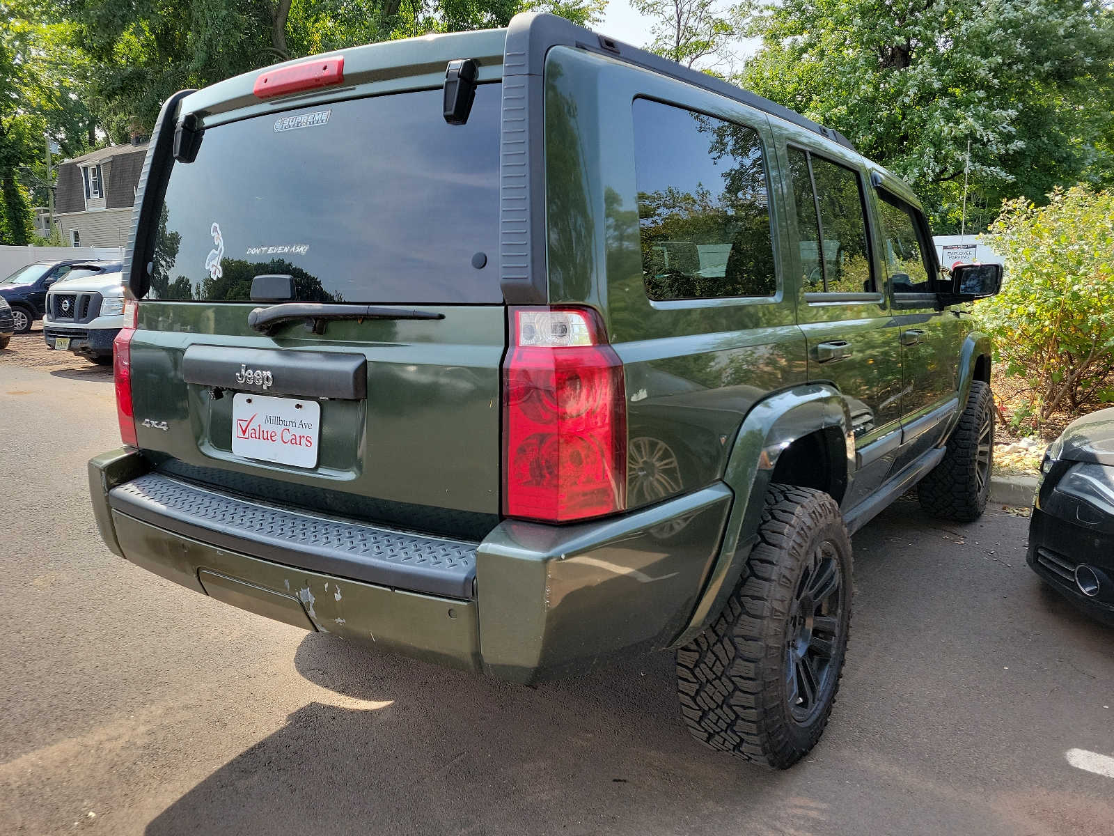 2008 Jeep Commander Sport 3